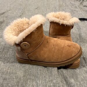 UGG Mini Bailey Tan Shearling-Lined Boots size 7